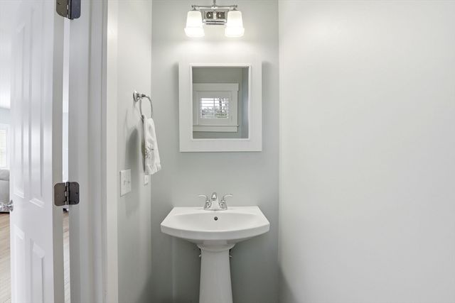 7 Green Ash Trl, Plymouth, MA 02360