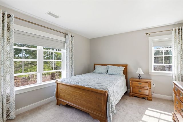 7 Green Ash Trl, Plymouth, MA 02360