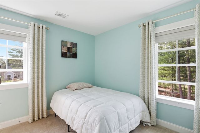 7 Green Ash Trl, Plymouth, MA 02360