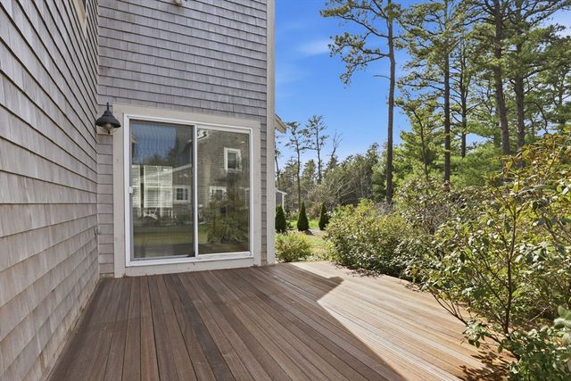 7 Green Ash Trl, Plymouth, MA 02360