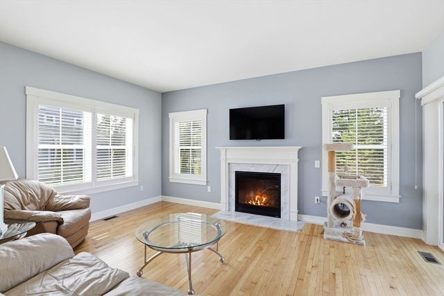 7 Green Ash Trl, Plymouth, MA 02360