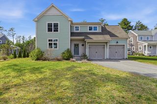 7 Green Ash Trl, Plymouth, MA 02360