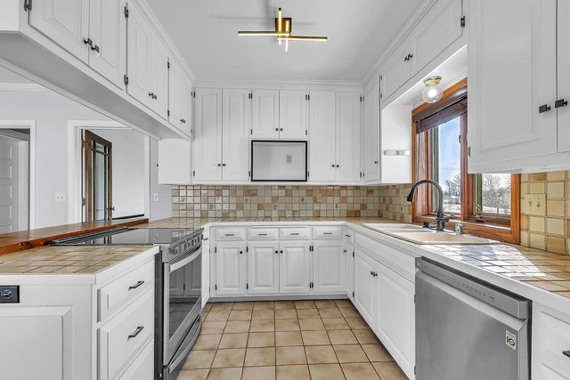 3020 STH 57, De Pere, WI 54115