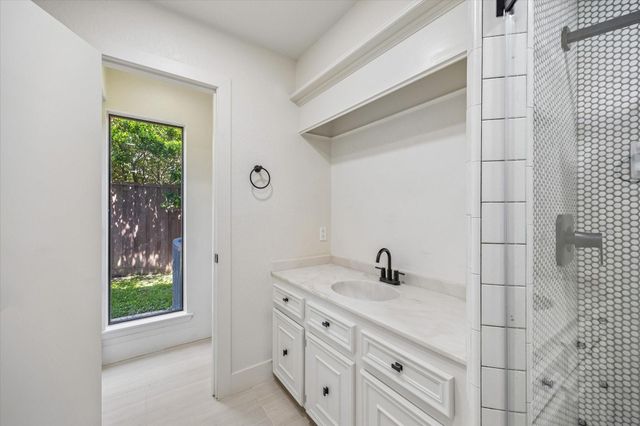 190 Dawns Edge Drive, Conroe, TX 77356