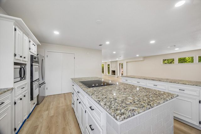 190 Dawns Edge Drive, Conroe, TX 77356