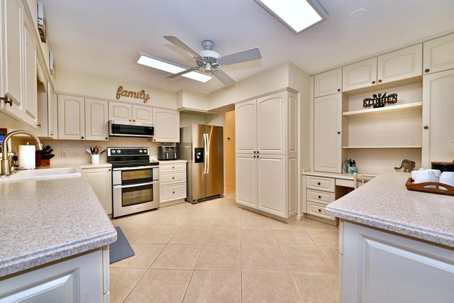 129 Alhambra Place, West Palm Beach, FL 33405