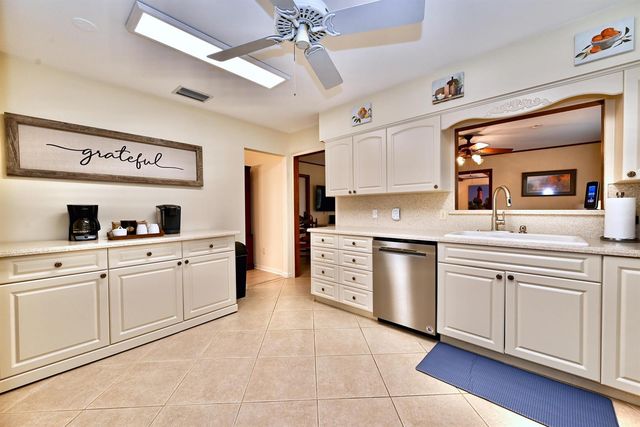 129 Alhambra Place, West Palm Beach, FL 33405