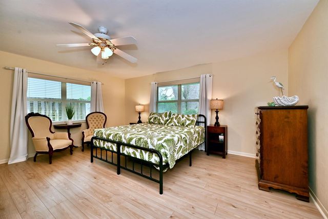 129 Alhambra Place, West Palm Beach, FL 33405