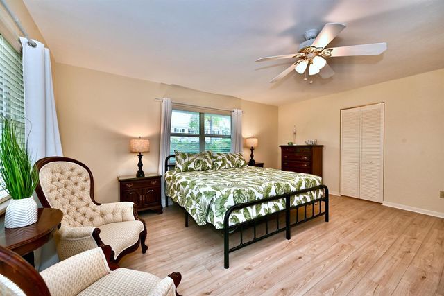 129 Alhambra Place, West Palm Beach, FL 33405
