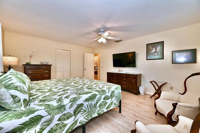 129 Alhambra Place, West Palm Beach, FL 33405