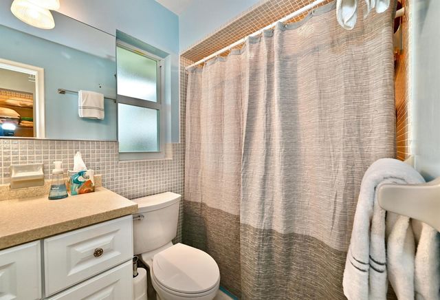 129 Alhambra Place, West Palm Beach, FL 33405