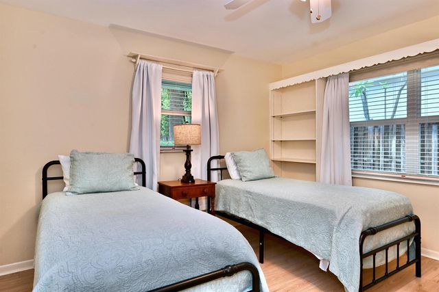 129 Alhambra Place, West Palm Beach, FL 33405