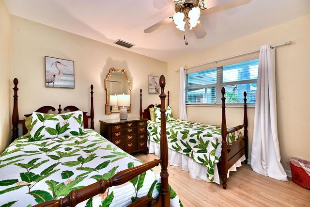 129 Alhambra Place, West Palm Beach, FL 33405