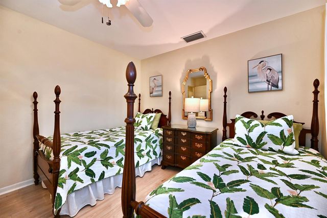 129 Alhambra Place, West Palm Beach, FL 33405