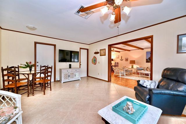 129 Alhambra Place, West Palm Beach, FL 33405