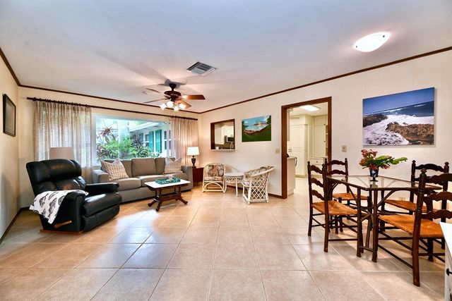 129 Alhambra Place, West Palm Beach, FL 33405