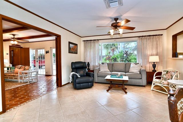 129 Alhambra Place, West Palm Beach, FL 33405