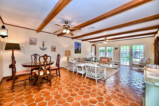 129 Alhambra Place, West Palm Beach, FL 33405