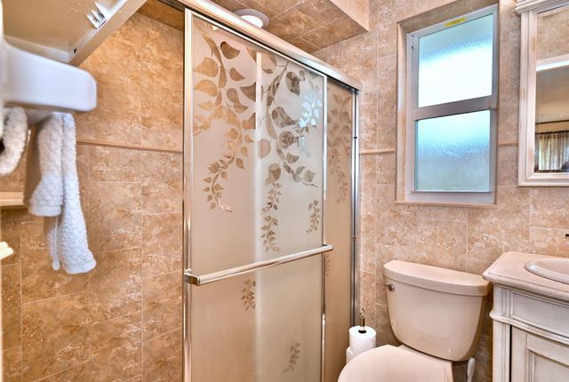 129 Alhambra Place, West Palm Beach, FL 33405