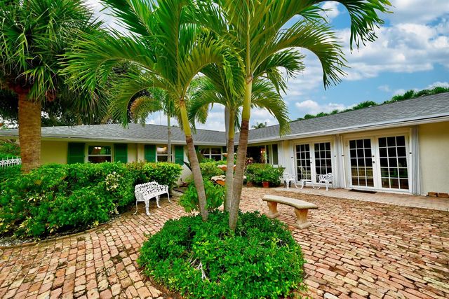 129 Alhambra Place, West Palm Beach, FL 33405