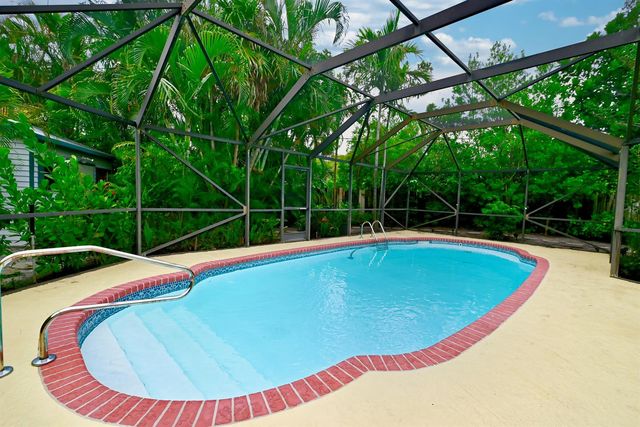 129 Alhambra Place, West Palm Beach, FL 33405