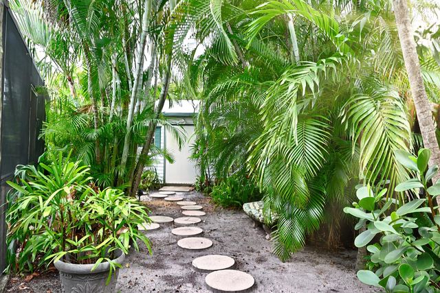 129 Alhambra Place, West Palm Beach, FL 33405