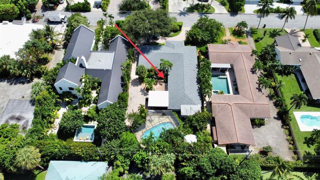 129 Alhambra Place, West Palm Beach, FL 33405