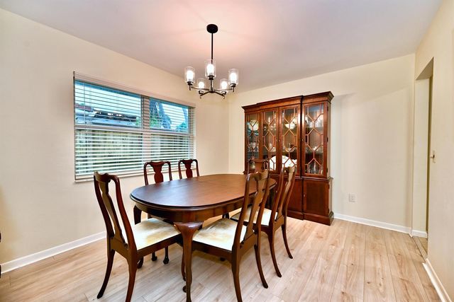 129 Alhambra Place, West Palm Beach, FL 33405