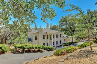 19555 Black Oak Ln, Grass Valley, CA 95949