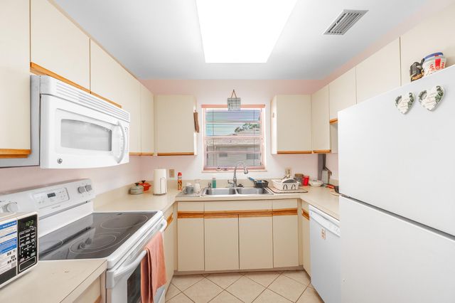 33 Lake Vista Trl Apt 202, Port St Lucie, FL 34952