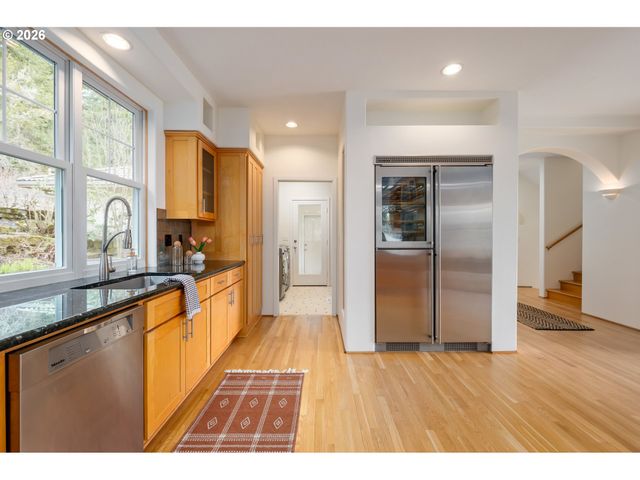 4015 SPRING KNOLL Dr, Eugene, OR 97405