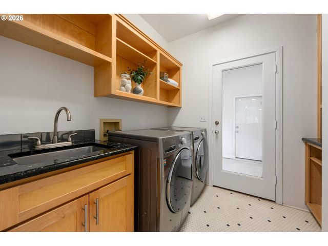 4015 SPRING KNOLL Dr, Eugene, OR 97405