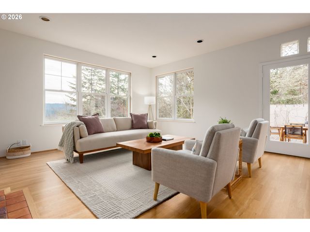 4015 SPRING KNOLL Dr, Eugene, OR 97405