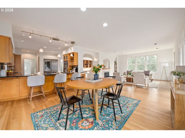 4015 SPRING KNOLL Dr, Eugene, OR 97405