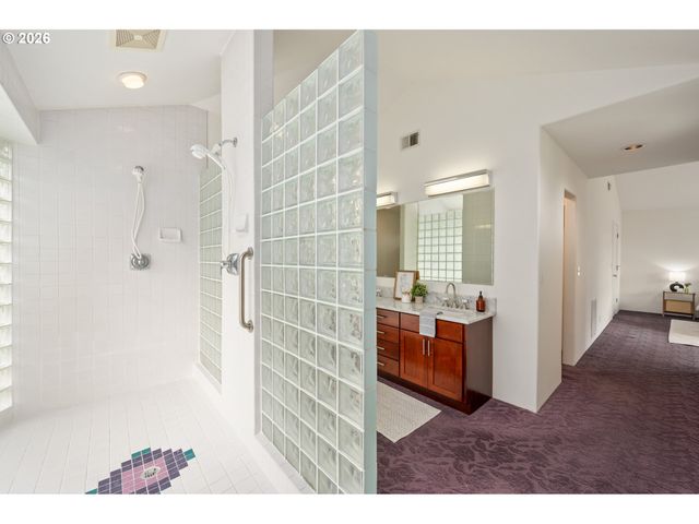 4015 SPRING KNOLL Dr, Eugene, OR 97405