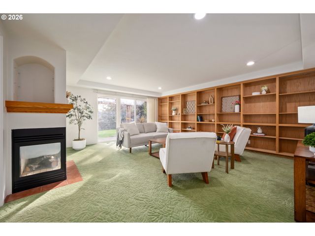 4015 SPRING KNOLL Dr, Eugene, OR 97405