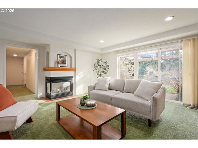 4015 SPRING KNOLL Dr, Eugene, OR 97405