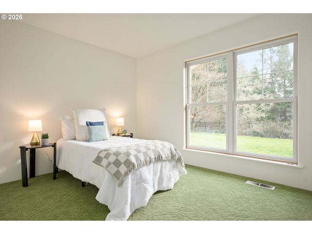 4015 SPRING KNOLL Dr, Eugene, OR 97405