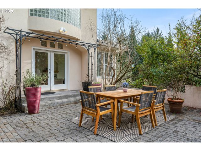 4015 SPRING KNOLL Dr, Eugene, OR 97405