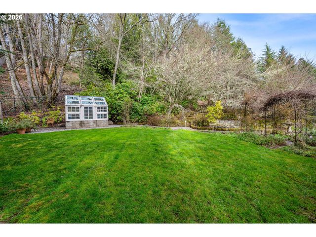 4015 SPRING KNOLL Dr, Eugene, OR 97405