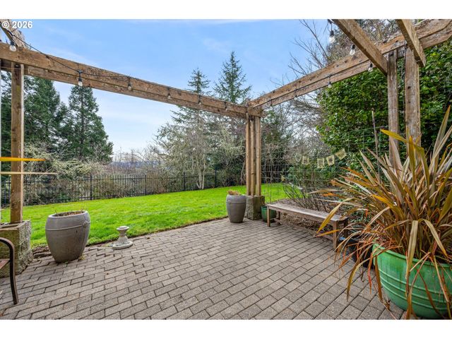 4015 SPRING KNOLL Dr, Eugene, OR 97405