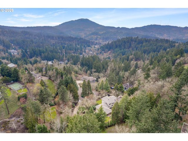 4015 SPRING KNOLL Dr, Eugene, OR 97405