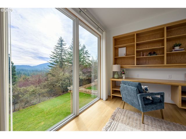 4015 SPRING KNOLL Dr, Eugene, OR 97405