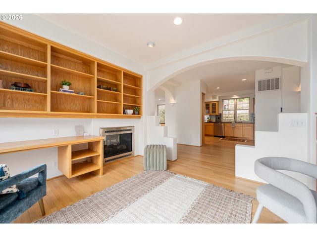 4015 SPRING KNOLL Dr, Eugene, OR 97405