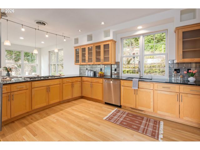 4015 SPRING KNOLL Dr, Eugene, OR 97405