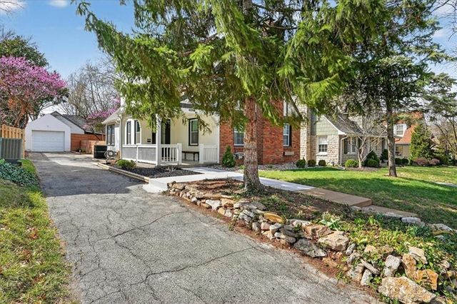 6846 Locust Street, Kansas City, MO 64131