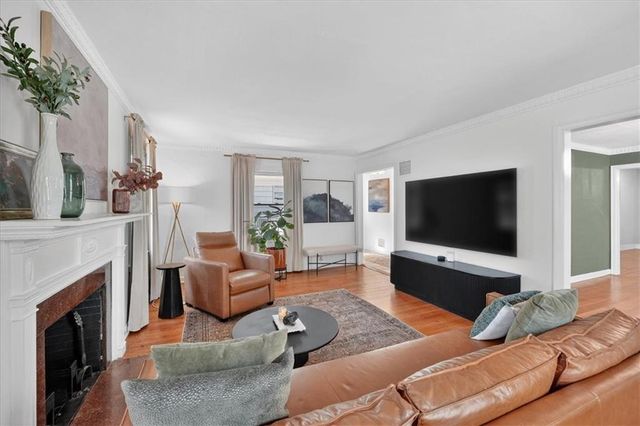 6846 Locust Street, Kansas City, MO 64131