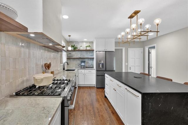 6846 Locust Street, Kansas City, MO 64131