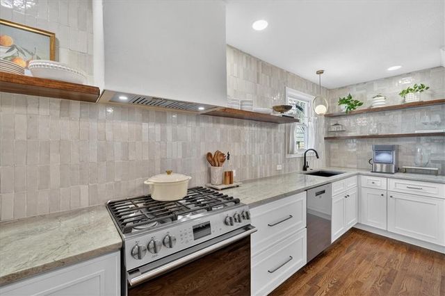 6846 Locust Street, Kansas City, MO 64131