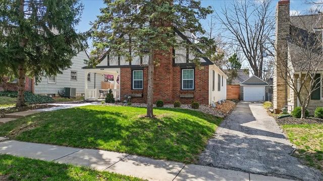 6846 Locust Street, Kansas City, MO 64131
